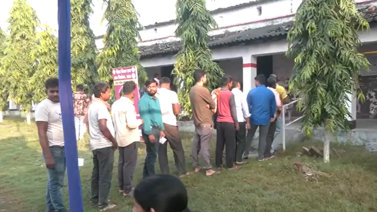 Bihar Elections 2025: বিহার বিধানসভা নির্বাচনে প্রথম ধাপের ভোটগ্রহণ শুরু, দেখুন ভিডিও