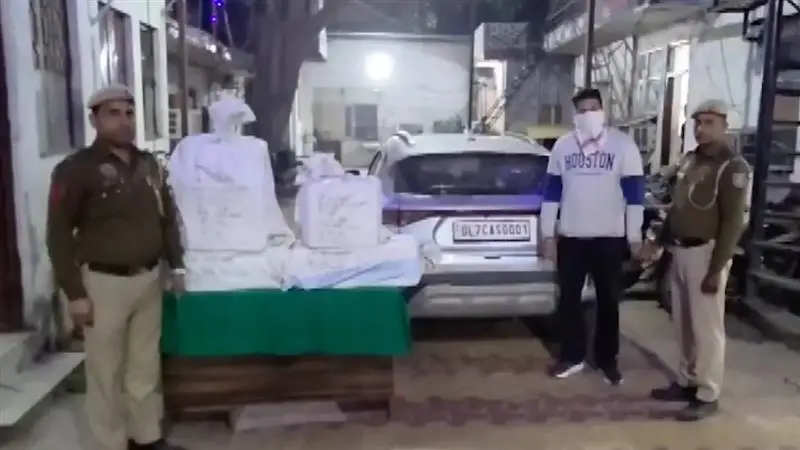 Delhi: দিল্লিতে অবৈধভাবে আমদানি ১০৮ বোতল মদ উদ্ধার