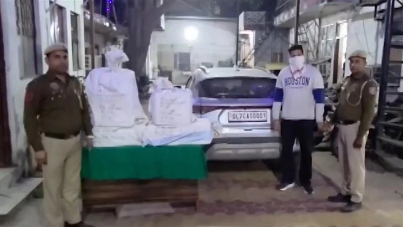 Delhi: দিল্লিতে অবৈধভাবে আমদানি ১০৮ বোতল মদ উদ্ধার