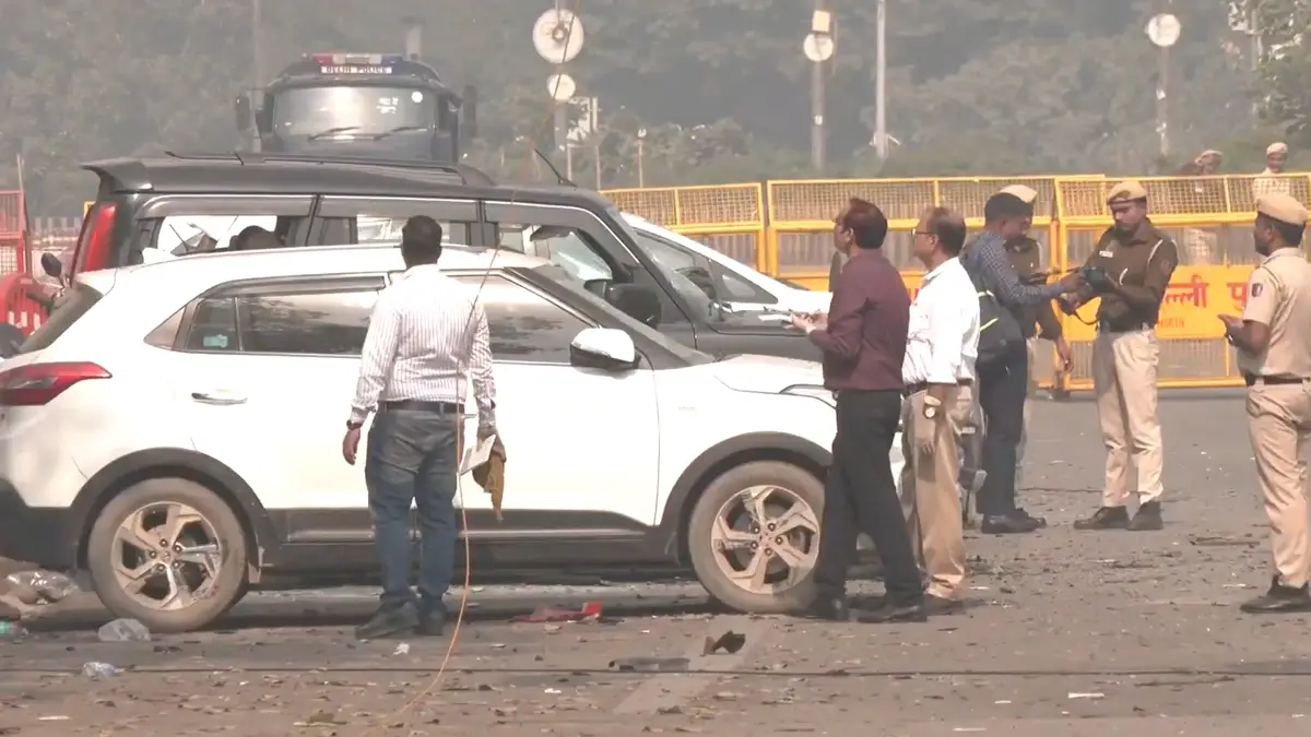 Delhi Blast: দিল্লিতে বিস্ফোরণকাণ্ডে ঘটনাস্থল পরিদর্শনে এনআইএ, এখনও পর্যন্ত আটক ১৫ জন সন্দেহভাজন