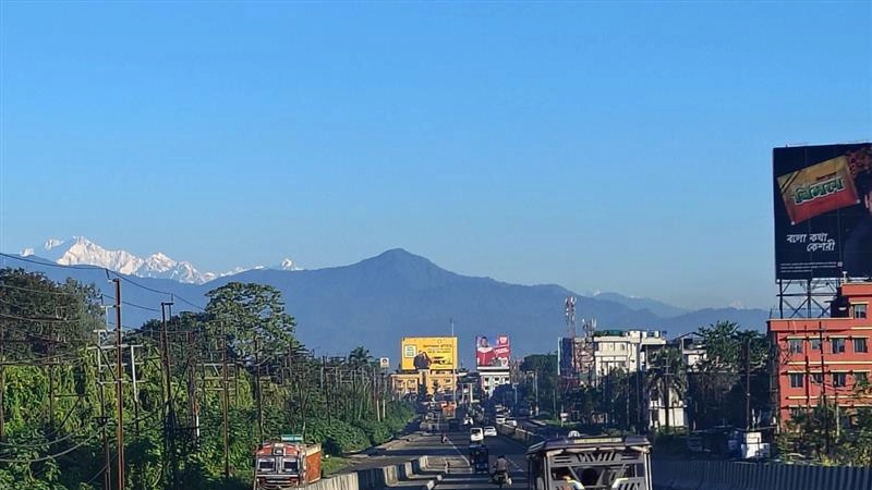 Kanchenjunga Seen Again From Jalpaiguri: মঙ্গলবার সকাল থেকেই উত্তরবঙ্গে পরিষ্কার আকাশ, জলপাইগুড়ি থেকে কাঞ্চনজঙ্ঘা দৃশ্যমান (পোস্ট দেখুন)