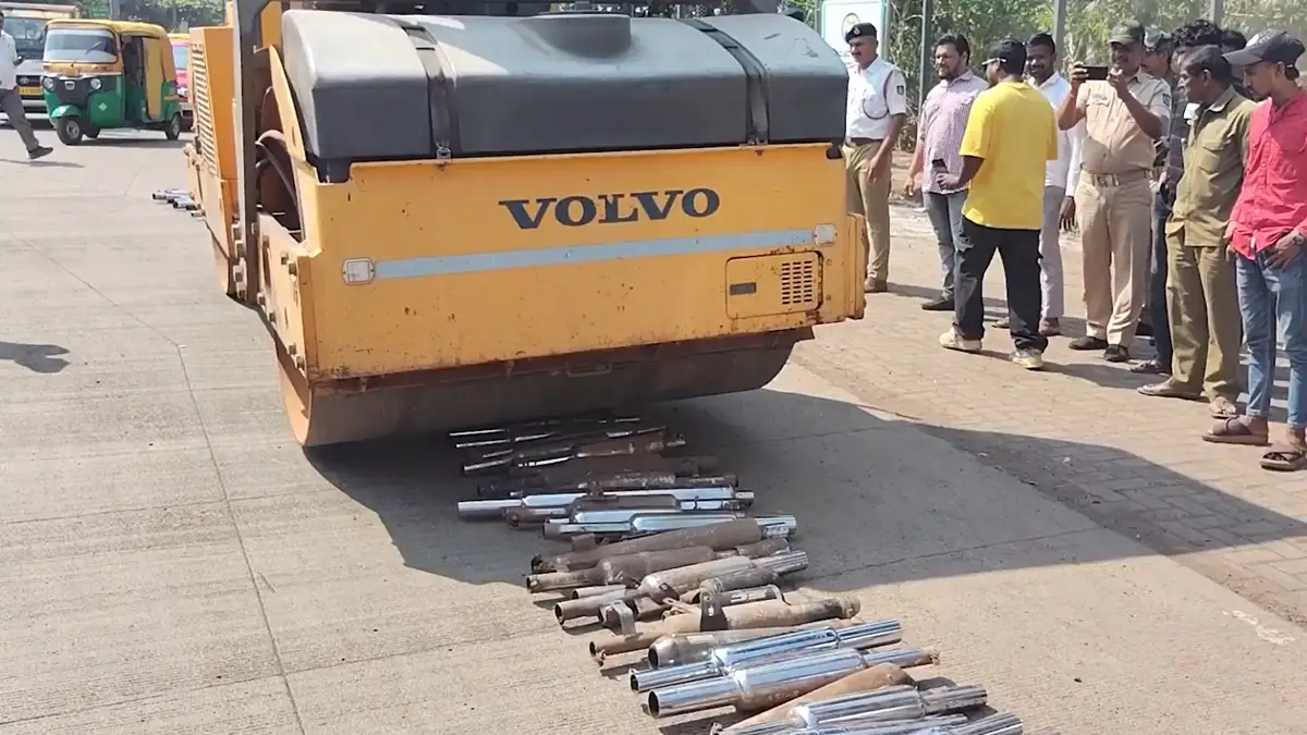 Traffic Police: ২০০টি বাইক সাইলেন্সার চূর্ণ করল ট্রাফিক পুলিশ