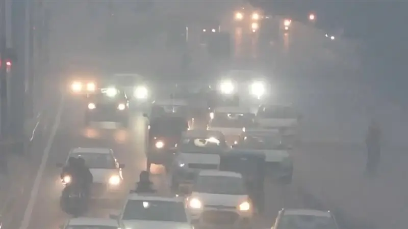 Delhi AQI: দিল্লিতে বাড়ছে উদ্বেগ, দূষণের মাত্রা ৪০০ পার