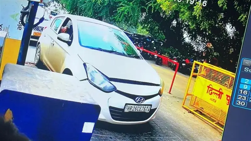 Delhi Blast: এই সেই গাড়ি, যা থেকে প্রবল বিস্ফোরণে কেঁপে ওঠে দিল্লি, ধরা পড়ল সিসিটিভি ক্যামেরায়