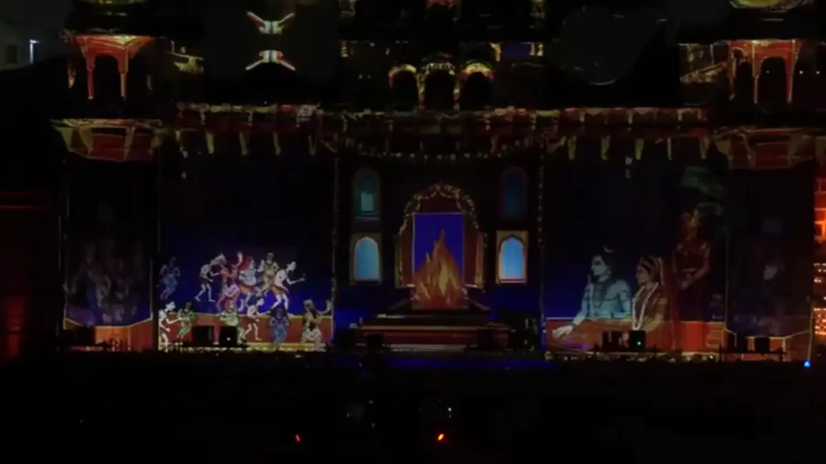 Dev Deepawali 2025: দেব দীপাবলিতে ঝলমলে বারাণসী, আলো, গান, বাজিতে অন্য রূপ উত্তরপ্রদেশের, দেখুন