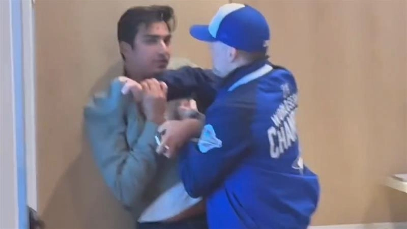 Indian Origin Man Attacked In Canada: কানাডায় ফের হামলা ভারতীয়র উপর, ভিডিয়ো দেখলে আঁতকে উঠবেন