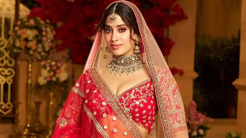 Janhvi Kapoor-Shikhar Pahariya Video: লোক চক্ষুর আড়ালে বাগদান সেরে ফেললেন জাহ্নবী কাপুর, শিখর পাহাড়িয়া? ভাইরাল ভিডিয়ো ঘিরে জোর গুঞ্জন