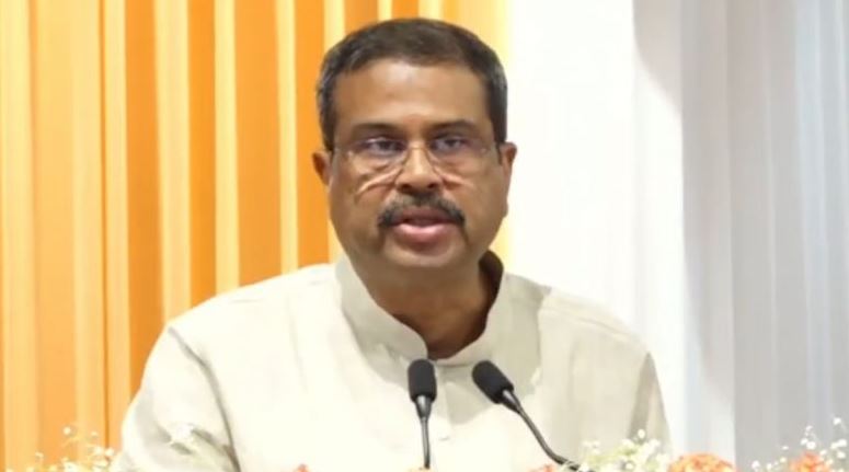 NEET Row: আন্দোলনের ঝাঁঝ বাড়লেও পদত্যাগ করবেন না ধর্মেন্দ্র প্রধান, স্পষ্ট করল মোদী সরকার