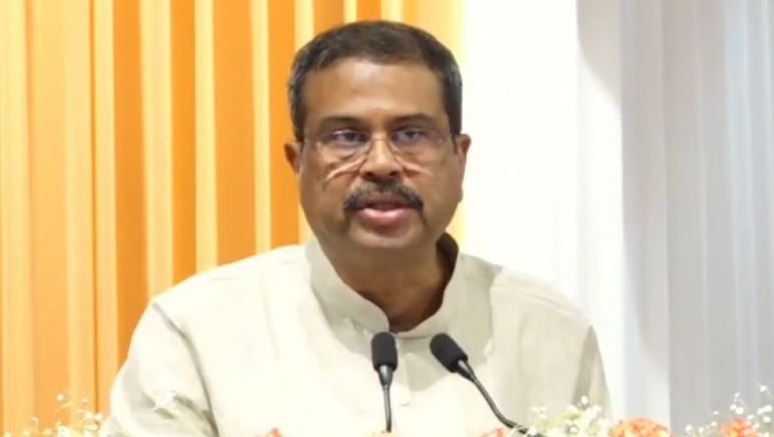 Dharmendra Pradhan Resigns: আন্দোলনের চাপে পদত্যাগ ধর্মেন্দ্র প্রধানের, ইস্তফা পত্রে কী লিখলেন দেশের শিক্ষামন্ত্রী