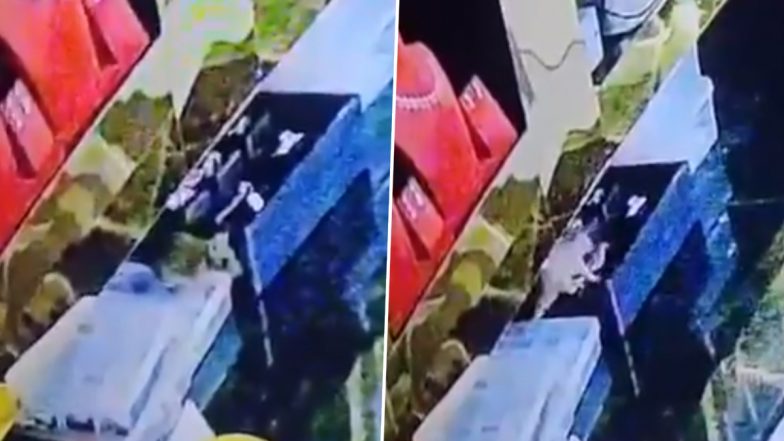 Viral Video: দোকান থেকে ১০ লাখ টাকার গয়না গায়েব! CCTV দেখতেই সামনে এল চোরের নাম, তাজ্জব দোকান মালিক