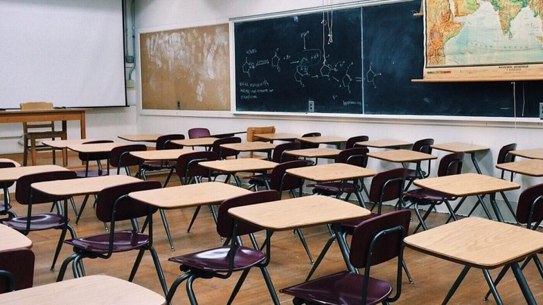 Guna School Incident: ছাত্রীদের প্রস্রাব মেশানো জল খাইয়ে শিক্ষকের পরামর্শ, '১০ টাকার চকলেট খেয়ে নাও!'