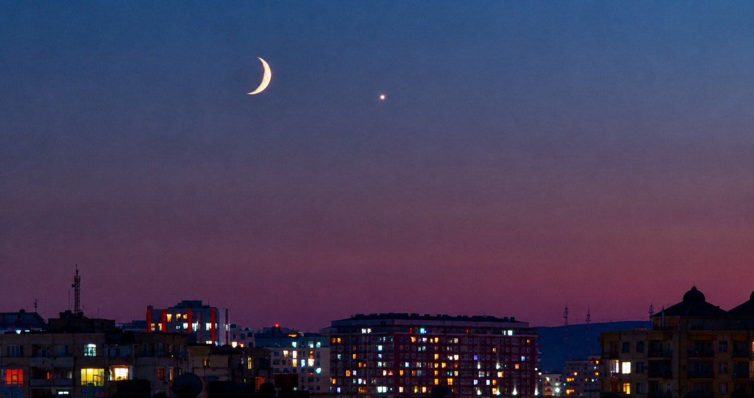 Moon Meets Venus: চাঁদের কোলে শুক্রের লুকোচুরি, আকাশে বিরল মহাজাগতিক দৃশ্যে মুগ্ধ সবাই