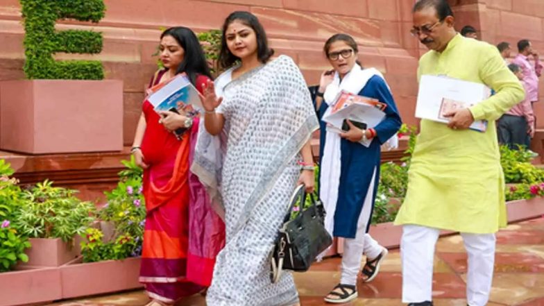 TMC Rebel Faction: পুজোর মুখেই বিজেপি-তে যোগ বিদ্রোহী তৃণমূল সাংসদদের? যে তিন কারণে রয়েছে সমস্যা