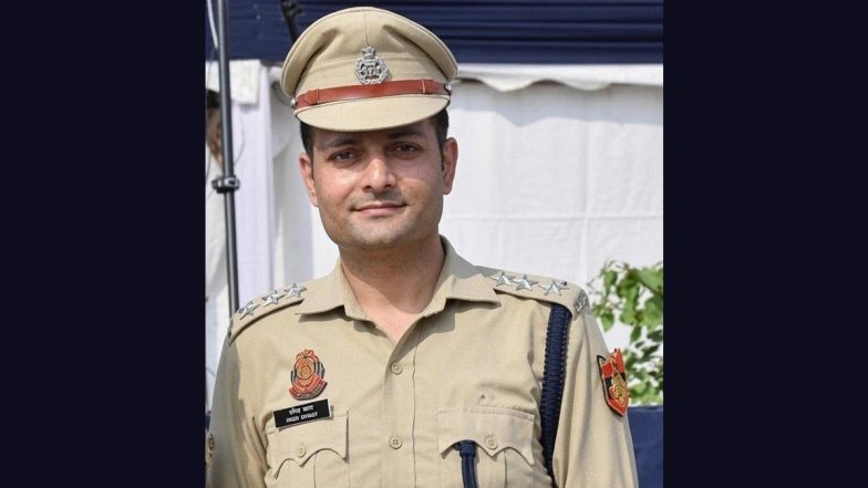 Delhi Police: যন্তরমন্তরে মহিলা সাংবাদিককে যৌন হেনস্থার অভিযোগ ওঠা বিতর্কিত পুলিশ কর্মকর্তা বিবেক ভগতকে প্রমোশন দিল্লি পুলিশের