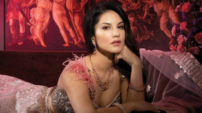 Sunny Leone: পরদেশী লুকে চেনা-অচেনায় সানি লিওন