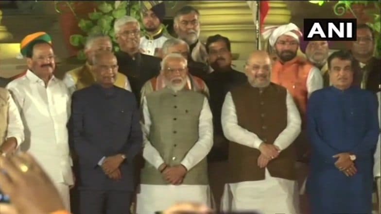 Modi Cabinet 2.0: মোদির দ্বিতীয় দফায় সঙ্গে নেই জেটলি, সুষমা, হাল ধরতে পাশে দাঁড়ালেন অমিত শাহ Modi Cabinet 2.0: মোদির দ্বিতীয় দফায় সঙ্গে নেই জেটলি, সুষমা, হাল ধরতে পাশে দাঁড়ালেন অমিত শাহ