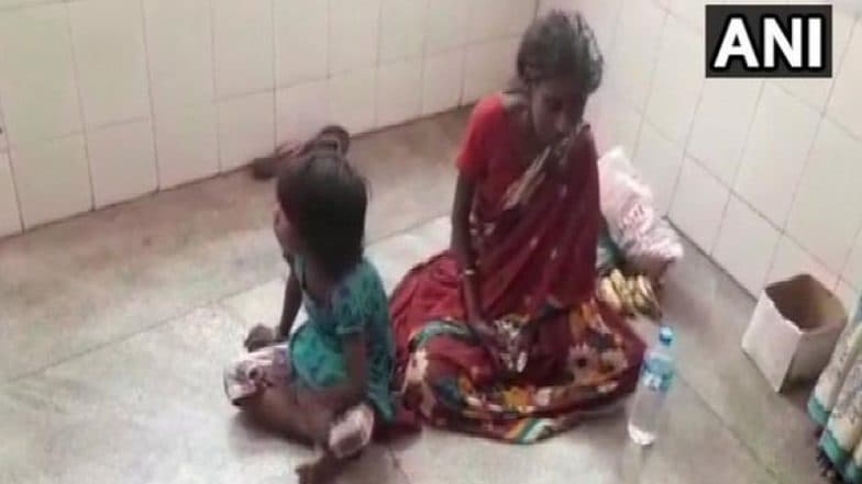 Karnataka:কর্নাটকে অসুস্থ মায়ের খাবার জোটাতে ভিক্ষে করছে ছ’বছরের শিশু Karnataka:কর্নাটকে অসুস্থ মায়ের খাবার জোটাতে ভিক্ষে করছে ছ’বছরের শিশু