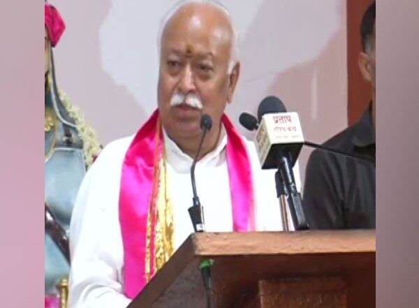 ফের অযোধ্যায় রাম মন্দির তৈরির জিগির উস্কে দিলেন সঙ্ঘ প্রধান মোহন ভাগবত ফের অযোধ্যায় রাম মন্দির তৈরির জিগির উস্কে দিলেন সঙ্ঘ প্রধান মোহন ভাগবত
