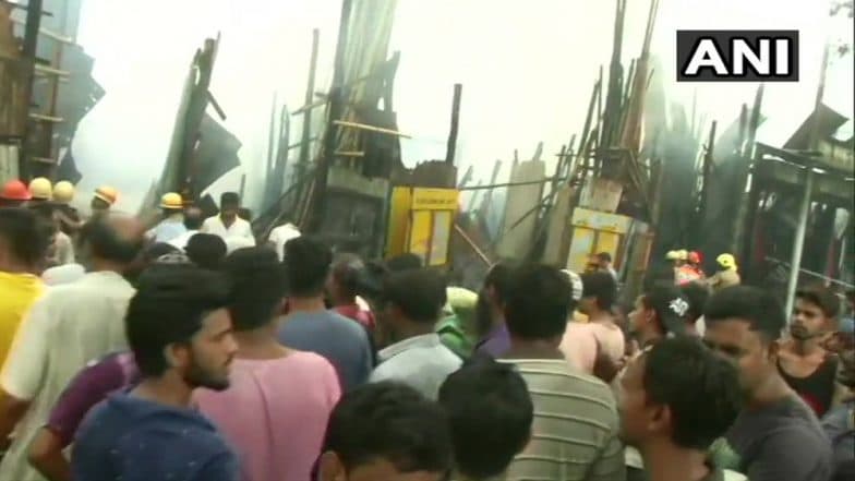 পার্কসার্কাসে ভয়াবহ আগুন, সম্পূর্ণ ভস্মীভূত ৫টি দোকান পার্কসার্কাসে ভয়াবহ আগুন, সম্পূর্ণ ভস্মীভূত ৫টি দোকান