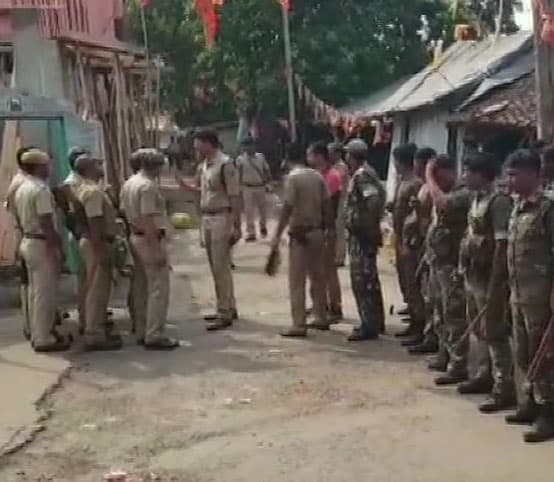 Bhatpara Clash: ফের রাজনৈতিক সংঘর্ষ ভাটপাড়ায়, কাঁকিনাড়ায় খুন দুই তৃণমূল কর্মী Bhatpara Clash: ফের রাজনৈতিক সংঘর্ষ ভাটপাড়ায়, কাঁকিনাড়ায় খুন দুই তৃণমূল কর্মী