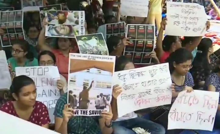 Doctor’s strike in West Bengal: কথা দিলেন মুখ্যমন্ত্রী মমতা বন্দ্যোপাধ্যায়, অচলাবস্থা তুললেন এনআরএসের- জুনিয়র ডাক্তাররা Doctor’s strike in West Bengal: কথা দিলেন মুখ্যমন্ত্রী মমতা বন্দ্যোপাধ্যায়, অচলাবস্থা তুললেন এনআরএসের- জুনিয়র ডাক্তাররা