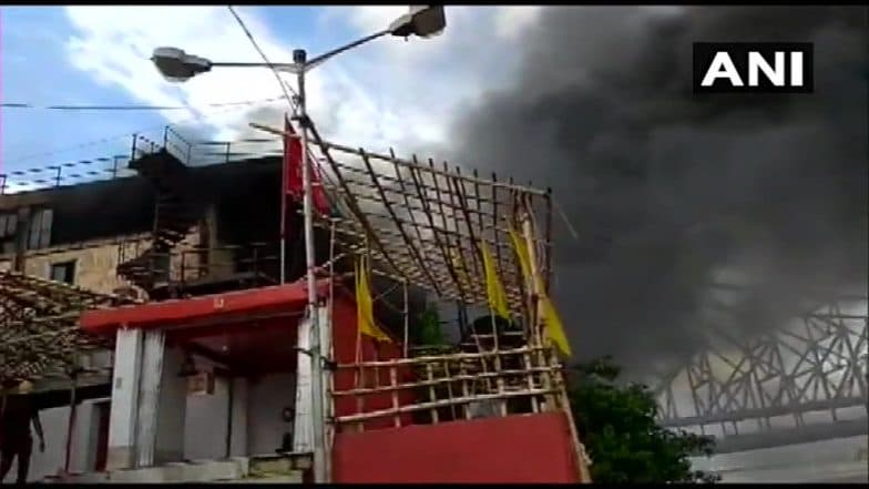 Howrah Fire:হাওড়ার জগন্নাথ ঘাটে বিধ্বংসী অগ্নিকাণ্ড, ঘটনাস্থলে দমকলের ২৫টি ইঞ্জিন Howrah Fire:হাওড়ার জগন্নাথ ঘাটে বিধ্বংসী অগ্নিকাণ্ড, ঘটনাস্থলে দমকলের ২৫টি ইঞ্জিন