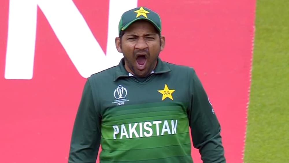 ICC World Cup 2019: ভারত-পাকিস্তান ম্যাচের মাঝে হাই তুললেন অধিনায়ক সরফরাজ আহমেদ, লজ্জার হারের মাঝে পড়ল ফোড়ন (দেখুন এই নিয়ে হাস্যকর সব মিম) ICC World Cup 2019: ভারত-পাকিস্তান ম্যাচের মাঝে হাই তুললেন অধিনায়ক সরফরাজ আহমেদ, লজ্জার হারের মাঝে পড়ল ফোড়ন (দেখুন এই নিয়ে হাস্যকর সব মিম)