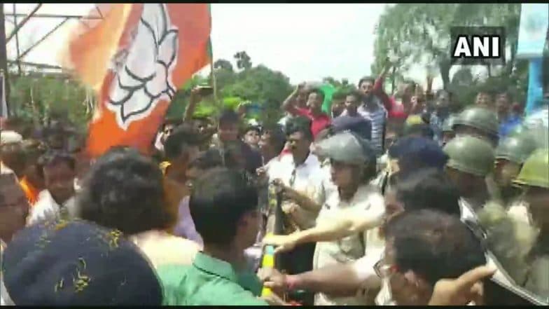 বিজেপির অভিন্দন যাত্রা ঘিরে রণক্ষেত্র গঙ্গারামপুর, জখম বেশ কয়েকজন পুলিসকর্মী বিজেপির অভিন্দন যাত্রা ঘিরে রণক্ষেত্র গঙ্গারামপুর, জখম বেশ কয়েকজন পুলিসকর্মী