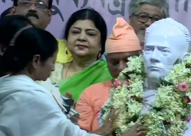 Vidyasagar Bust- বিদ্যাসাগরের মূর্তির উন্মোচন মমতা ব্যানার্জির, মোদিকে চরম বার্তা দিদির Vidyasagar Bust- বিদ্যাসাগরের মূর্তির উন্মোচন মমতা ব্যানার্জির, মোদিকে চরম বার্তা দিদির