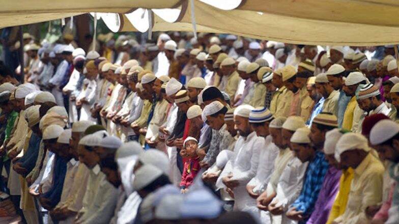 ইদ মুবারক: খুশির ইদে মাতোয়ারা মহাপ্রভুর স্মৃতিধন্য শান্তিপুরের শতাব্দী প্রাচীন মসজিদ