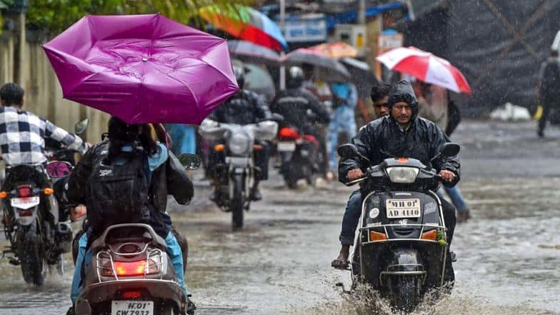 Mumbai Rains: বর্ষার প্রথম ভারী বৃষ্টিতে ডুবুডুবু দশা মুম্বইয়ের, মায়ানগরীর বিভিন্ন অংশ জমে জল (দেখুন ভিডিও) Mumbai Rains: বর্ষার প্রথম ভারী বৃষ্টিতে ডুবুডুবু দশা মুম্বইয়ের, মায়ানগরীর বিভিন্ন অংশ জমে জল (দেখুন ভিডিও)