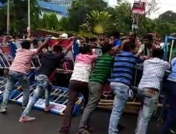 West Bengal Teacher's Agitation: পার্শ্বশিক্ষকদের বিক্ষোভ ঘিরে রণক্ষেত্র করুণাময়ী West Bengal Teacher's Agitation: পার্শ্বশিক্ষকদের বিক্ষোভ ঘিরে রণক্ষেত্র করুণাময়ী
