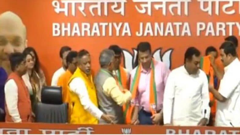 গেরুয়া রাজনীতিতে এবার টলিগঞ্জ , বিজেপিতে যোগ দিলেন টলিউডের একঝাঁক তারকা গেরুয়া রাজনীতিতে এবার টলিগঞ্জ , বিজেপিতে যোগ দিলেন টলিউডের একঝাঁক তারকা