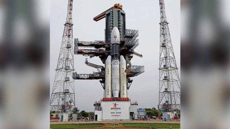 Chandrayaan 2 Launch: ক্ষত সারিয়ে আজ চাঁদে পাড়ি দিচ্ছে ভারতের 'বাহুবলী', চলছে জ্বালানি ভরার কাজ , দুপুর ২টো ৪৩-এ পাড়ি