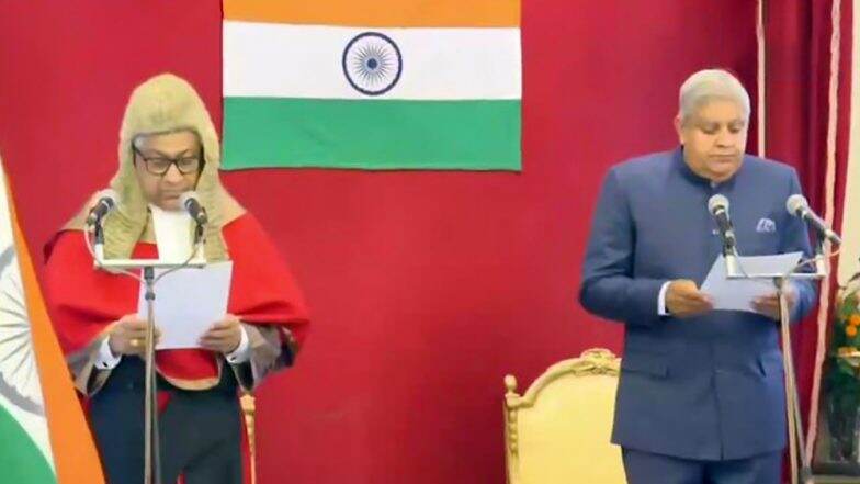 Jagdeep Dhankhar sworn-in: রাজভবনে শপথ রাজ্যপাল জগদীপ ধনকরের Jagdeep Dhankhar sworn-in: রাজভবনে শপথ রাজ্যপাল জগদীপ ধনকরের