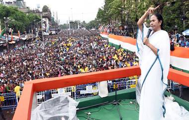 21 July Martyr's Day Rally: চেনা ভিড়ে অচেনা শপথে একুশের জনতার শহরে প্রবেশ, ঘুরে দাঁড়ানোর লড়াইয়ে মমতা ব্যানার্জি-র পাশে র