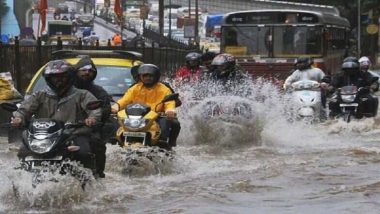 Mumbai Rains: প্রবল বৃষ্টিতে জলের তলায় মুম্বই, মৃত্যু ১৫ জনের, বন্ধ লোকাল ট্রেন চলাচল