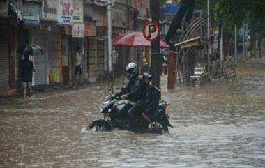 Mumbai Rain: অতি বর্ষণে বিপর্যস্ত মুম্বই, দেওয়াল ভেঙে মৃত ১৩, উদ্ধারে নামল নৌসেনা, সরকারি ছুটি ঘোষণা রাজ্যে