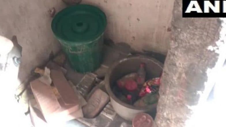 শৌচাগারে তৈরি হচ্ছে মিড-ডে মিল, সাংসদ বললেন ক্ষতি কি? শৌচাগারে তৈরি হচ্ছে মিড-ডে মিল, সাংসদ বললেন ক্ষতি কি?