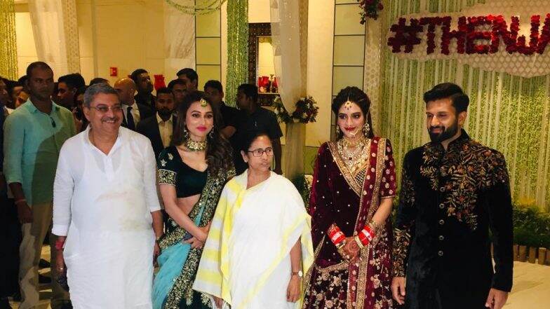 মেরুন ল্যাহেঙ্গা আর কালো শেরওয়ানিতে জমজমাট নুসরত নিখিলের গ্র্যান্ড রিসেপশন মেরুন ল্যাহেঙ্গা আর কালো শেরওয়ানিতে জমজমাট নুসরত নিখিলের গ্র্যান্ড রিসেপশন