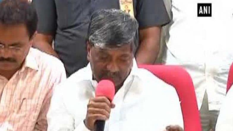 ভাল ড্রাম বাজিয়েছে, নাবালকের মুখে একতাড়া নোট গুঁজে দিলেন ডেপুটি স্পিকার(দেখুন ভিডিও) ভাল ড্রাম বাজিয়েছে, নাবালকের মুখে একতাড়া নোট গুঁজে দিলেন ডেপুটি স্পিকার(দেখুন ভিডিও)