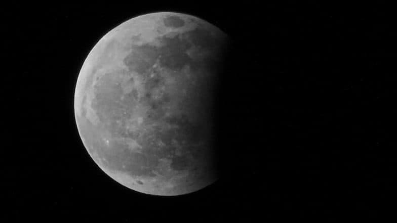 Lunar Eclipse 2019: আজ মধ্যরাতেই পৃথিবীর ছায়ায় ঢাকা পড়তে চলেছে চাঁদ, কেন জানেন? Lunar Eclipse 2019: আজ মধ্যরাতেই পৃথিবীর ছায়ায় ঢাকা পড়তে চলেছে চাঁদ, কেন জানেন?