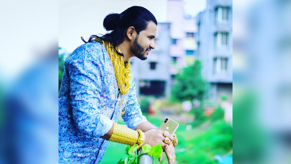সোনা প্রেম, গা ভর্তি গয়না পরে লাইভে এলেন প্রশান্ত লক্ষণ(দেখুন ভিডিও) সোনা প্রেম, গা ভর্তি গয়না পরে লাইভে এলেন প্রশান্ত লক্ষণ(দেখুন ভিডিও)