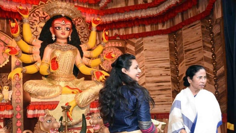 দুর্গাপুজো কমিটিকে কোনও নোটিশই পাঠানো হয়নি, তৃণমূলের ধর্নার মাঝে জানাল আয়কর দফতর দুর্গাপুজো কমিটিকে কোনও নোটিশই পাঠানো হয়নি, তৃণমূলের ধর্নার মাঝে জানাল আয়কর দফতর