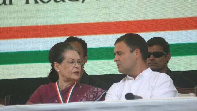 Congress: বৈঠক ছেড়ে বেরিয়ে গেলেন সোনিয়া-রাহুল গান্ধী, বাকি নেতারাই নতুন সভাপতি বাছবেন Congress: বৈঠক ছেড়ে বেরিয়ে গেলেন সোনিয়া-রাহুল গান্ধী, বাকি নেতারাই নতুন সভাপতি বাছবেন