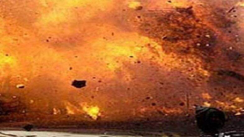 Birbhum Blast: অনুব্রত মণ্ডলের জেলায় তৃণমূল নেতার বাড়িতে বিস্ফোরণ, ঘরে থাকা মজুত বোমা নাকি বাইরে থেকে ছোঁড়া? চলছে তদন্ত Birbhum Blast: অনুব্রত মণ্ডলের জেলায় তৃণমূল নেতার বাড়িতে বিস্ফোরণ, ঘরে থাকা মজুত বোমা নাকি বাইরে থেকে ছোঁড়া? চলছে তদন্ত