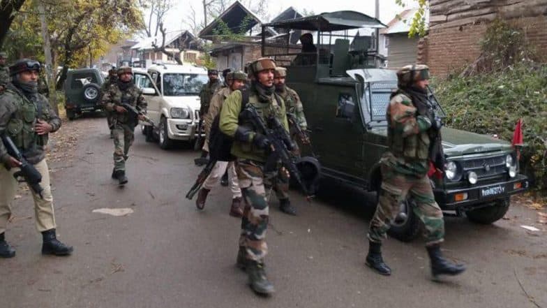 Jammu & Kashmir: জম্মু-কাশ্মীরে এনকাউন্টার, সাতসকালেই সেনার গুলিতে নিকেশ ১ জঙ্গি Jammu & Kashmir: জম্মু-কাশ্মীরে এনকাউন্টার, সাতসকালেই সেনার গুলিতে নিকেশ ১ জঙ্গি
