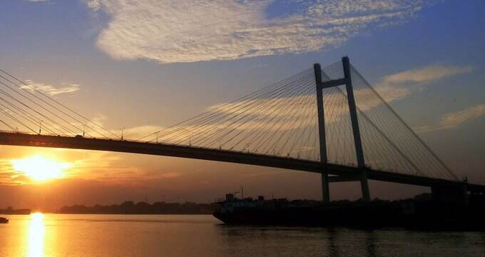 Vidyasagar Setu: দ্বিতীয় হুগলি সেতুতে বার্জারের ধাক্কায় কী ক্ষতি হল জানেন! Vidyasagar Setu: দ্বিতীয় হুগলি সেতুতে বার্জারের ধাক্কায় কী ক্ষতি হল জানেন!