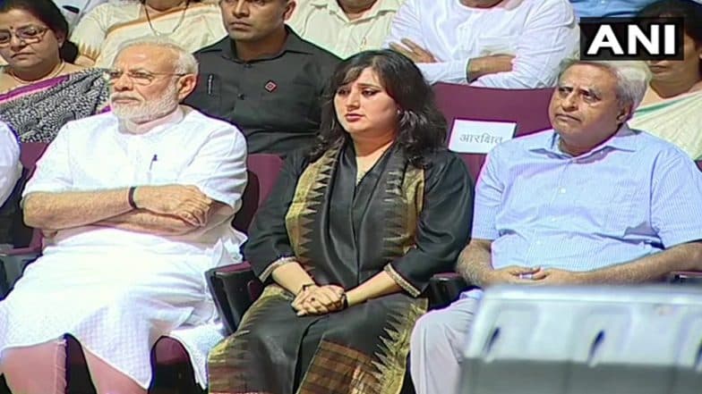 এবার কি ওকালতি ছেড়ে বিজেপিতে সুষমা কন্যা বাঁশুরি স্বরাজ? রাজধানীতে গুঞ্জন এবার কি ওকালতি ছেড়ে বিজেপিতে সুষমা কন্যা বাঁশুরি স্বরাজ? রাজধানীতে গুঞ্জন