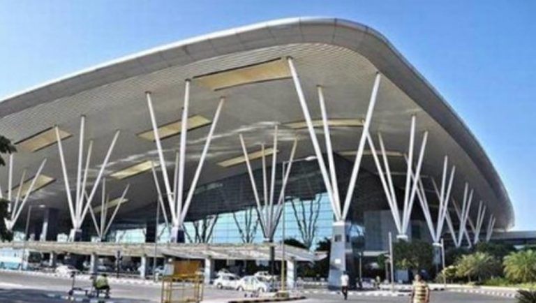 Bengaluru Airport Accident: বেঙ্গালুরু বিমানবন্দরে শাটল বাসের সজোরে ধাক্কা পোলে, দুর্ঘটনায় আহত বেশ কয়েকজন যাত্রী